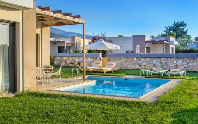 Alea Hotel & Suites - Суит луксозен със собствен басейн 